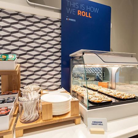 Holiday Inn Express & Suites - Toronto Airport South By Ihg Εξωτερικό φωτογραφία