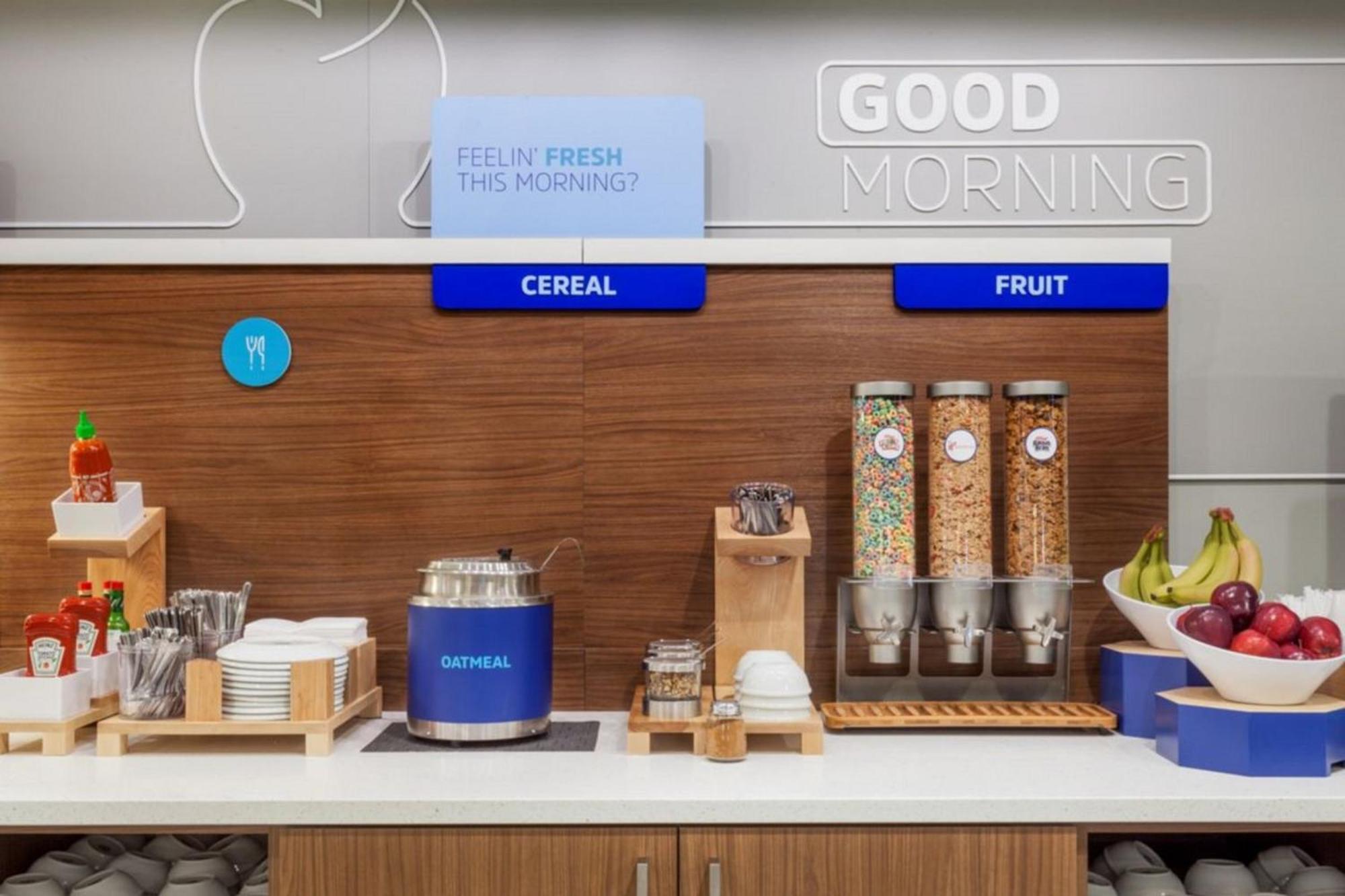 Holiday Inn Express & Suites - Toronto Airport South By Ihg Εξωτερικό φωτογραφία