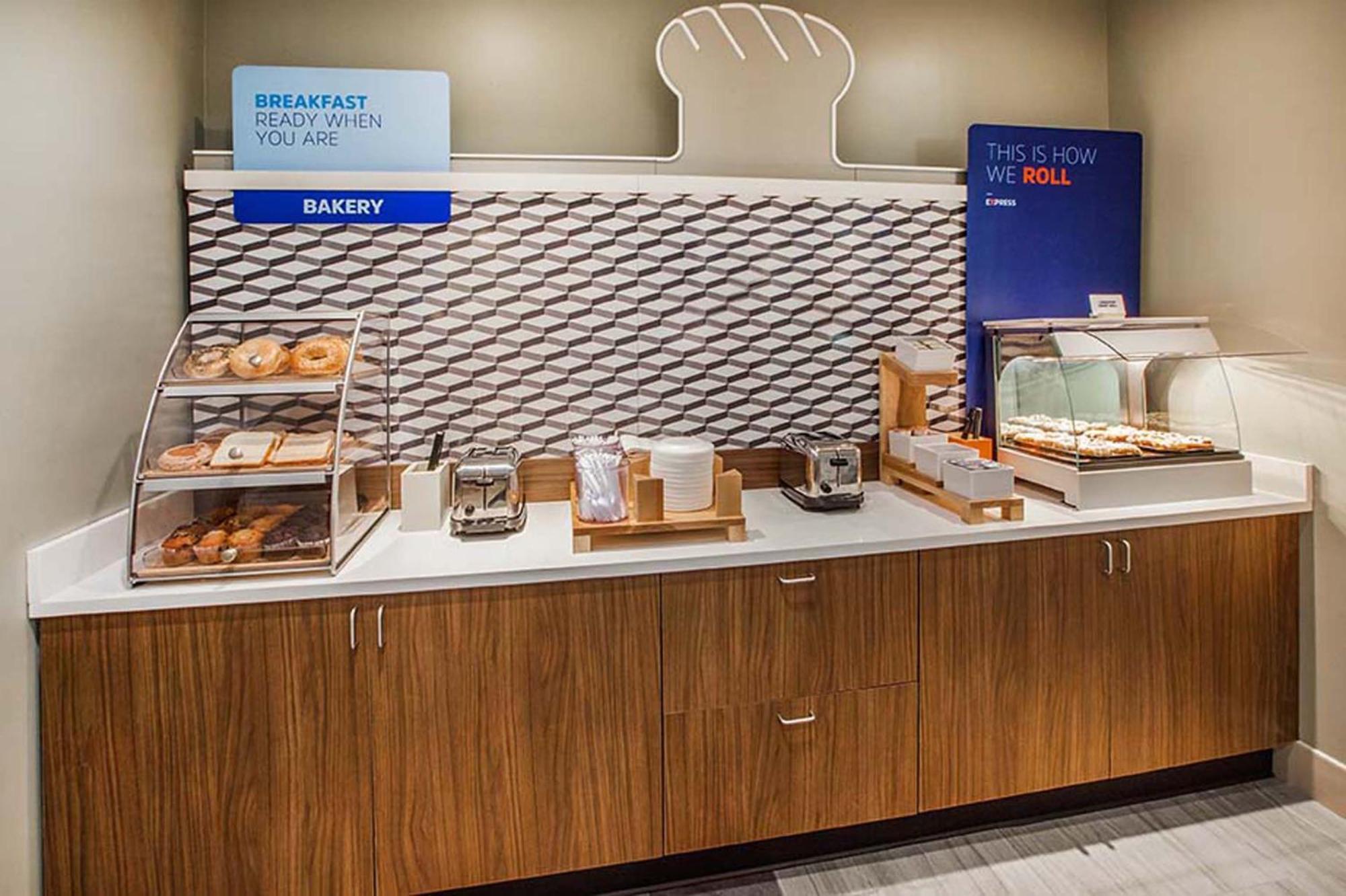 Holiday Inn Express & Suites - Toronto Airport South By Ihg Εξωτερικό φωτογραφία