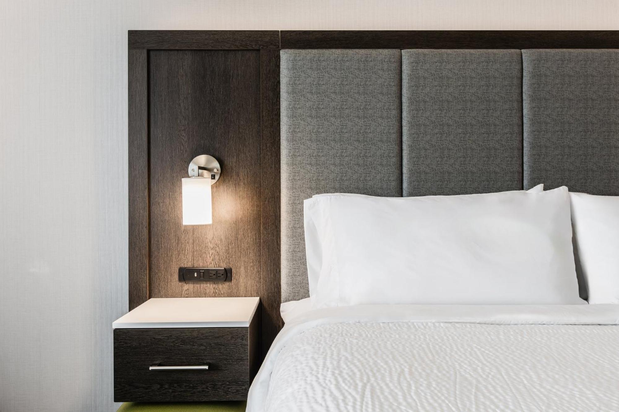 Holiday Inn Express & Suites - Toronto Airport South By Ihg Εξωτερικό φωτογραφία