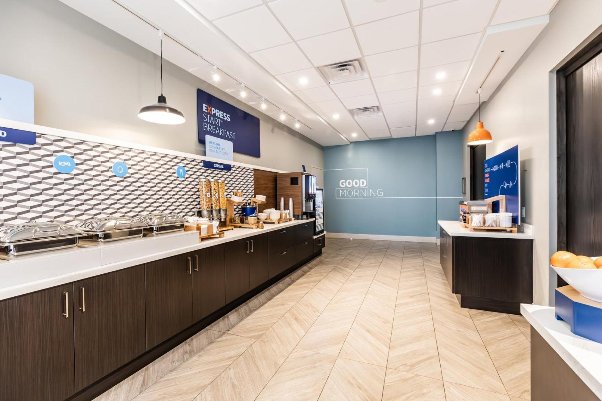 Holiday Inn Express & Suites - Toronto Airport South By Ihg Εξωτερικό φωτογραφία