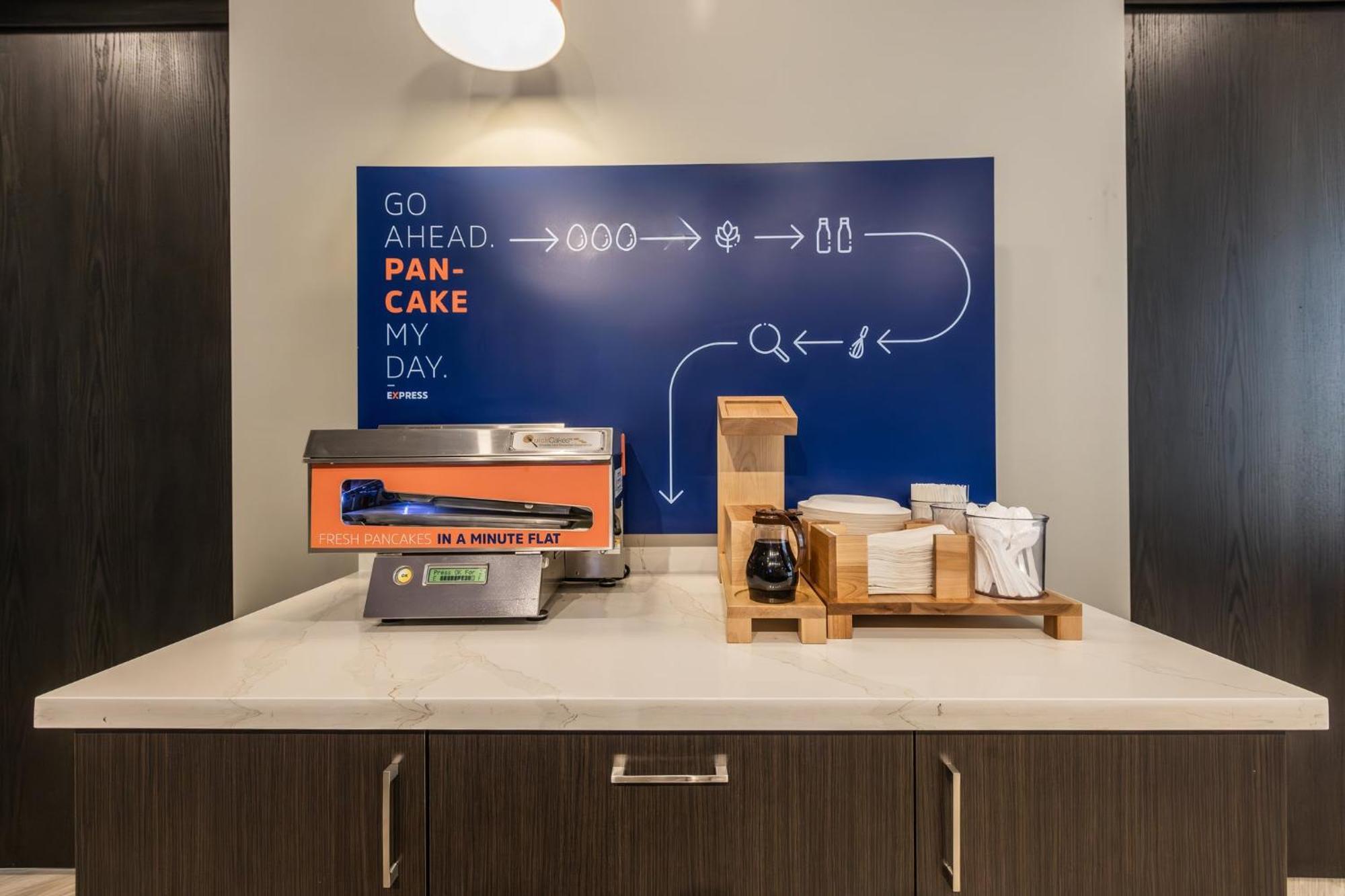 Holiday Inn Express & Suites - Toronto Airport South By Ihg Εξωτερικό φωτογραφία