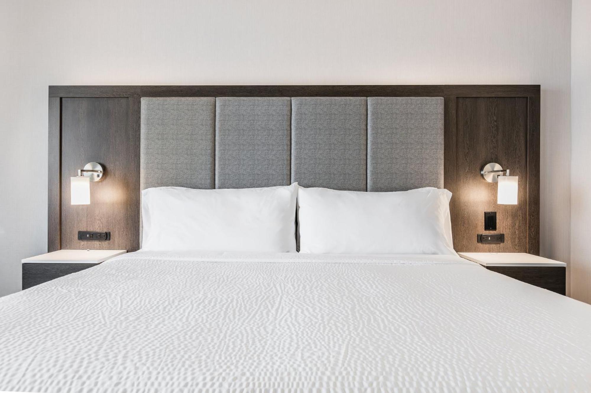 Holiday Inn Express & Suites - Toronto Airport South By Ihg Εξωτερικό φωτογραφία