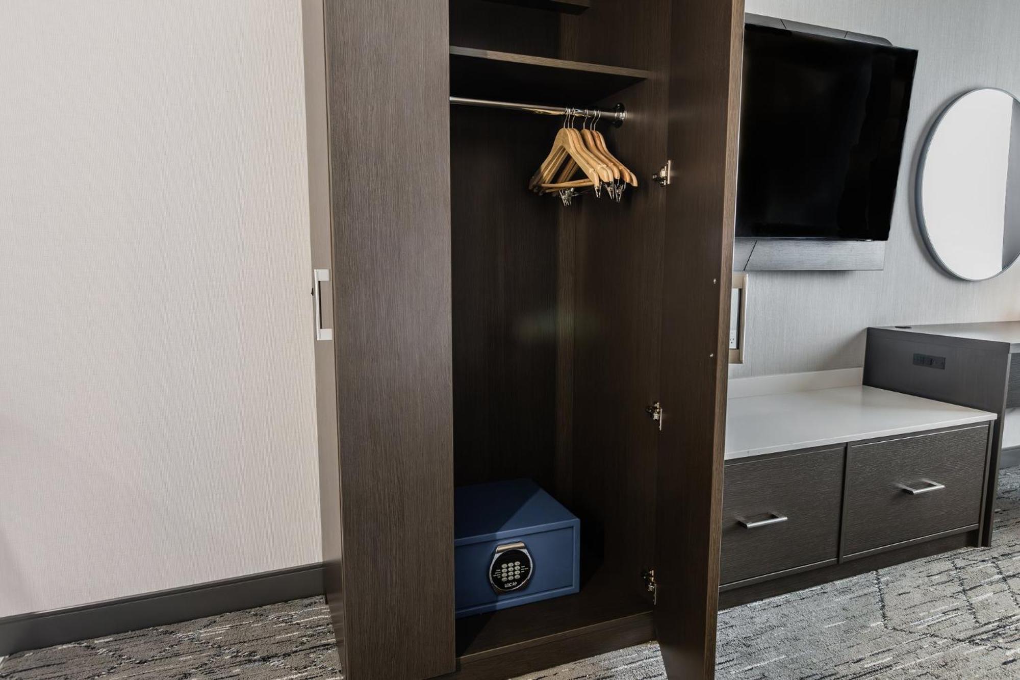 Holiday Inn Express & Suites - Toronto Airport South By Ihg Εξωτερικό φωτογραφία